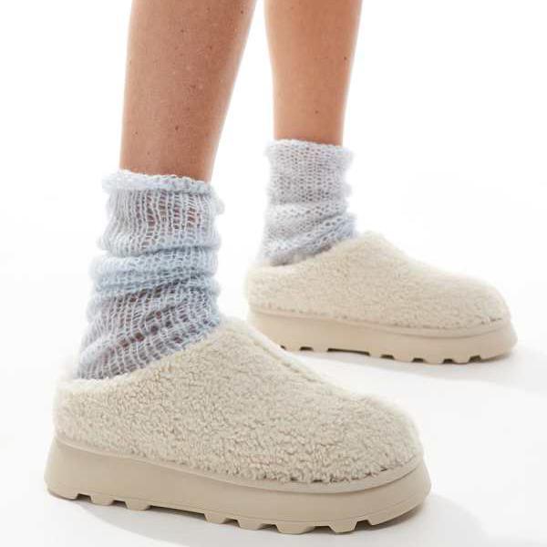 Loungeable くつろげるシープスキン ボルグ スリップオン チャンキー ミュール スリッパ (クリーム色) 部屋着 レディース 女性 インポートブランド 小さいサイズから大きいサイズまで