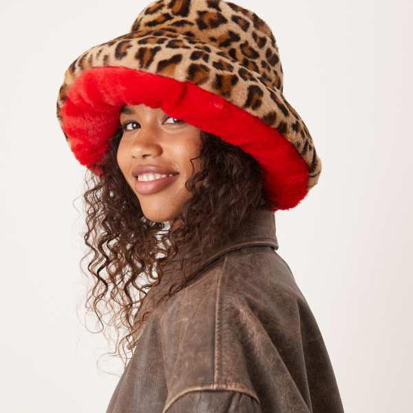 マイアクセサリーロンドン My Accessories London マイアクセサリーズ My Accessories 特大フェイクファーバケットハット ヒョウ柄と赤 帽子 レディース 女性 インポートブランドのサムネイル