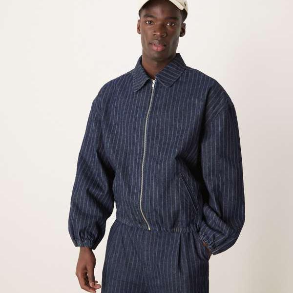 エイソス ASOS asos ASOS DESIGN ストライプ柄 ダークウォッシュブルー コーデ デニムジャケット アウター メンズ 男性 インポートブランド 小さいサイズから大きいサイズまで