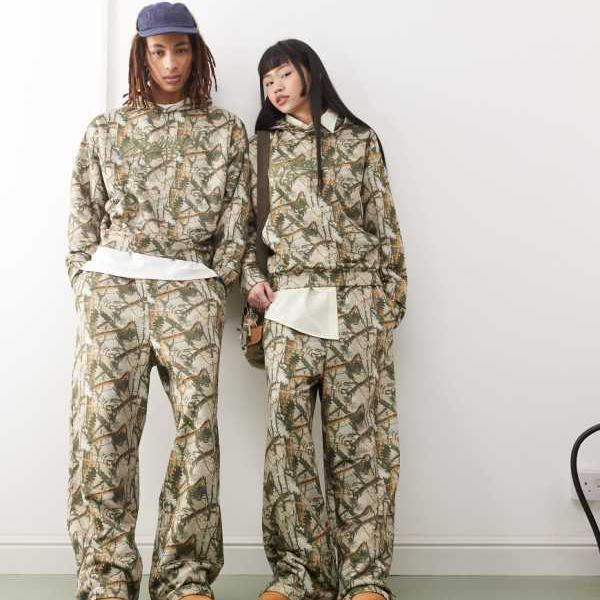 リクレイムドヴィンテージ Reclaimed Vintage 迷彩柄のヴィンテージユニセックスジョガーパンツ パンツ ボトム レディース 女性 インポートブランド 小さいサイズから大きいサイズまで