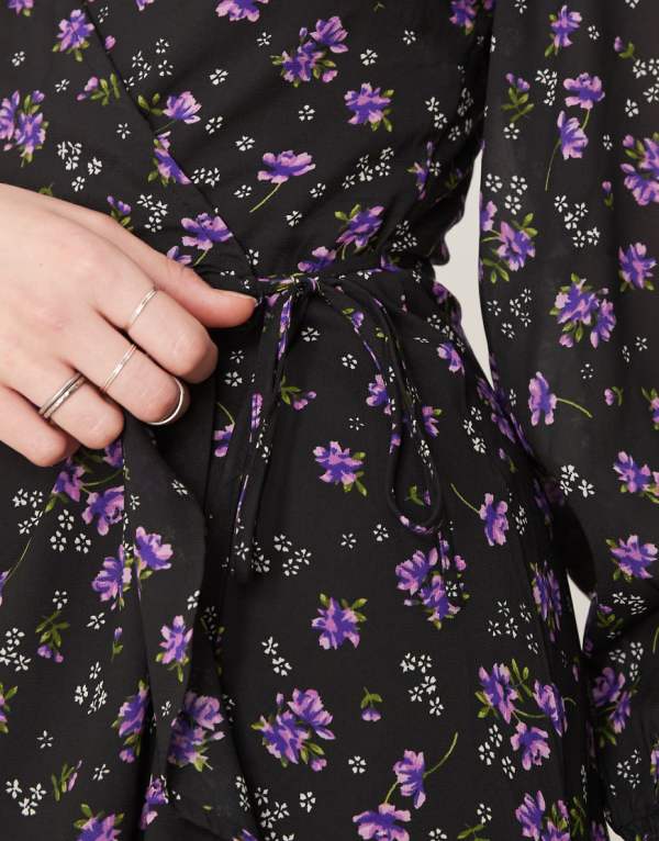 ニュールック New Look ニュールックのシフォンラップミニドレス、ディッツィーフローラル ワンピース レディース 女性 インポートブランド 小さいサイズから大きいサイズまで