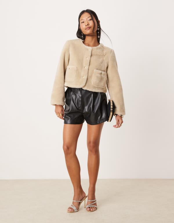 エイソス ASOS asos ASOS DESIGN プチカラーレスボンデッドボルグジャケット（クリーム色） アウター レディース 女性 インポートブランド 小さいサイズから大きいサイズまで