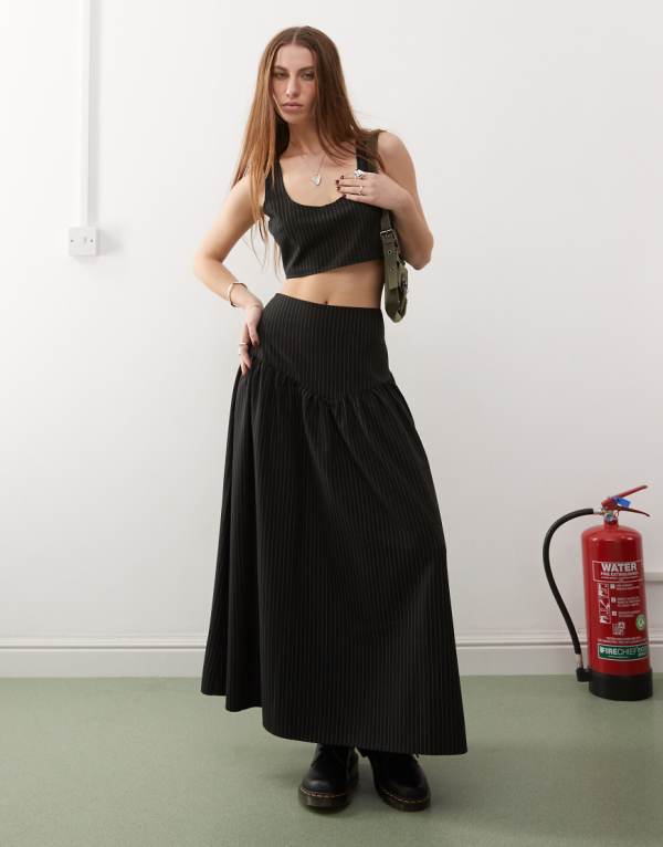 コリュージョン COLLUSION collusion COLLUSION テーラード ピンストライプ クロップトップ コーデ ブラック トップス レディース 女性 インポートブランド 小さいサイズから大きいサイズまで