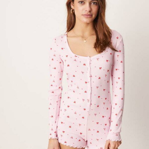 Boux Avenue Valentines リブ付きリボンプリントプレイスーツ(ピンク) オールインワン レディース 女性 インポートブランド 小さいサイズから大きいサイズまで Boux Avenue Valentines リブ付きリボンプリントプレイスーツ(ピンク) オールインワン レディース 女性 インポートブランド 小さいサイズから大きいサイズまで
