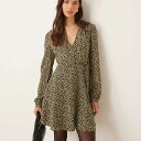 グラマラス Glamorous 黒と黄色の花柄が入った魅力的な長袖Vネックミニドレス トップス レディース 女性 インポートブランド 小さいサイズから大きいサイズまで(4)