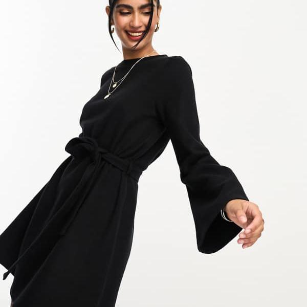 エイソス ASOS asos ASOS DESIGN スーパーソフト フレアスリーブ ジャンパー スイング ミニドレス ベルト付き ブラック ボトム パンツ レディース 女性 インポートブランド 小さいサイズから大きいサイズまで