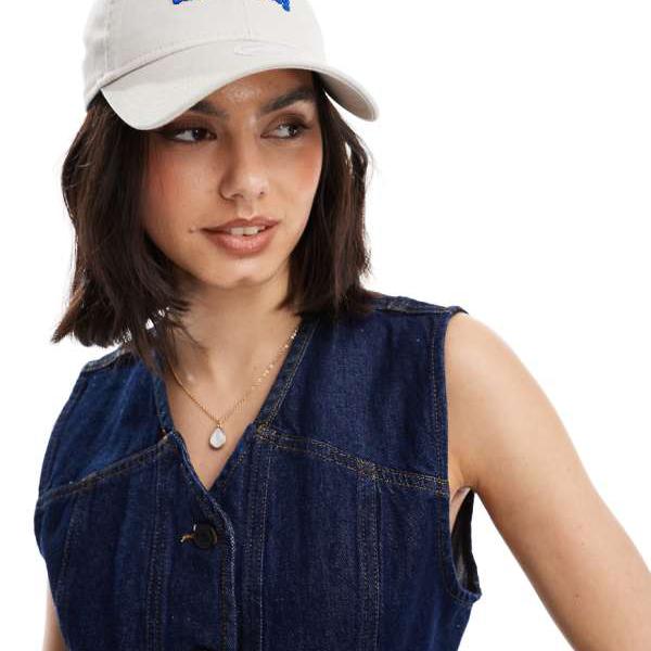 ニューエラ New Era NEW ERA ニューエラ ホリデー スクリプト 9twenty アンストラクチャード キャップ クリーム 帽子 レディース 女性 インポートブランド