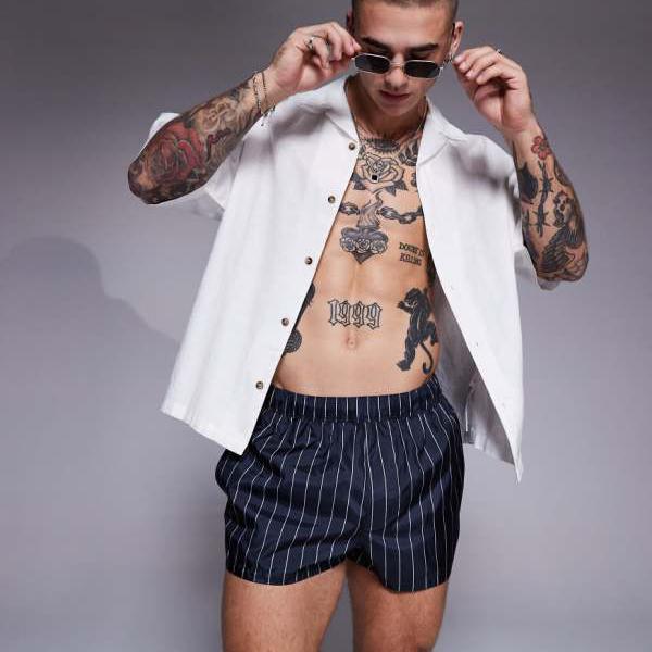エイソス ASOS asos ASOS DESIGN スイムショーツ スーパーショート丈 ネイビー＆ホワイト ピンストライプ 水着 メンズ 男性 インポートブランド 小さいサイズから大きいサイズまで