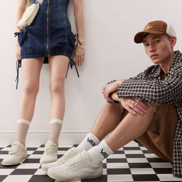 ヴァンズ Vans VANS バンズ オフホワイトのオーバーサイズレース付き Vans Old Sk