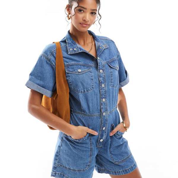 リーバイス Levi's リーバイスのショートオーバーオールデニムプレイスーツ(ミッドブルー) オールインワン レディース 女性 インポートブランド 小さいサイズから大きいサイズまで
