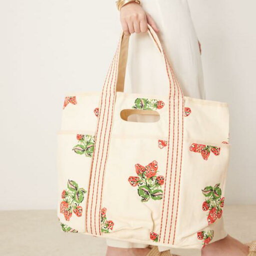 フリーピープル Free People フリーピープルのキャラバン キャンバス トートバッグ ストロベリープリント 鞄 レディース 女性 インポートブランド フリーピープル Free People フリーピープルのキャラバン キャンバス トートバッグ ストロベリープリント 鞄 レディース 女性 インポートブランド