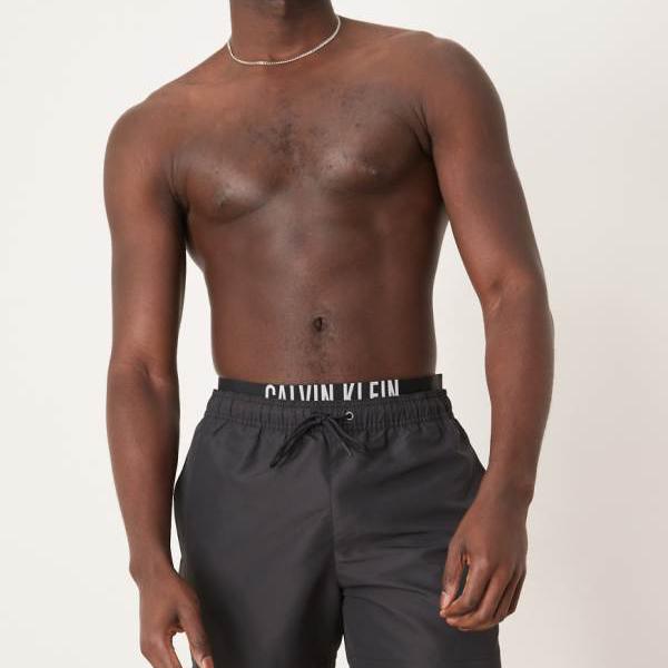 カルバンクライン Calvin Klein カルバン・クラインのロゴ入りウエストバンド付きスイムショーツ(ブラック) 水着 メンズ 男性 インポートブランド 小さいサイズから大きいサイズまで