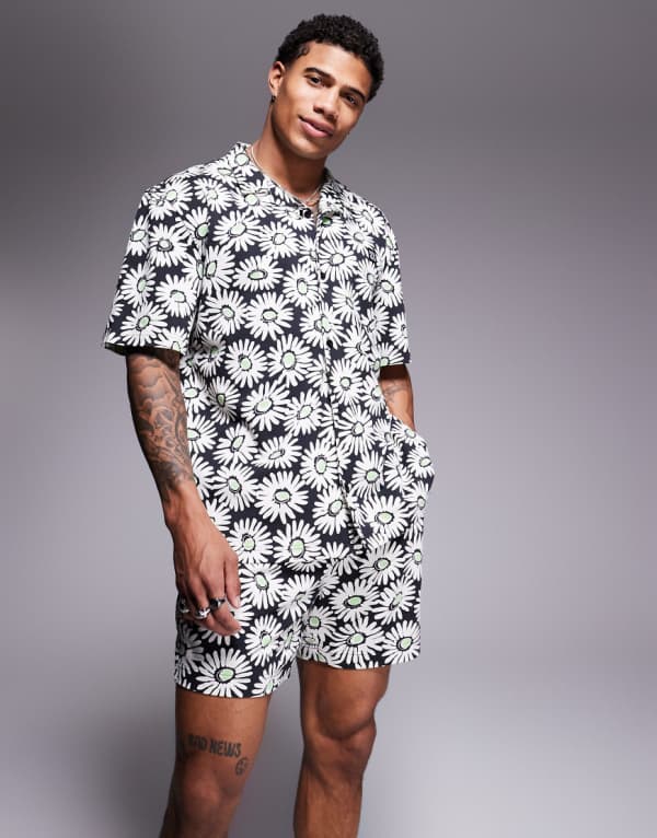 HUGO RED ダジーデイジープリント半袖ビーチシャツ＆スイムショーツセット（マルチカラー） 水着 メンズ 男性 インポートブランド 小さいサイズから大きいサイズまで