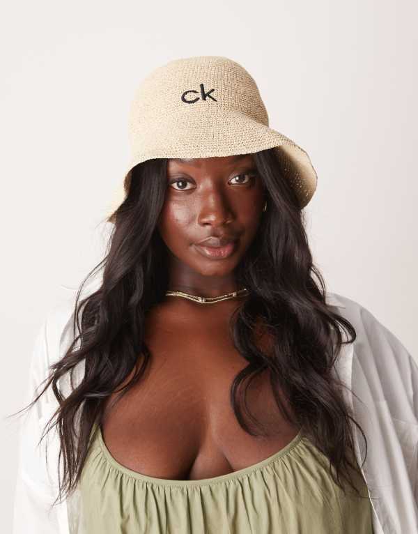 カルバンクラインジーンズ Calvin Klein Jeans カルバン・クラインのロゴ入りストローバケットハット（ナチュラル） 帽子 レディース 女性 インポートブランド