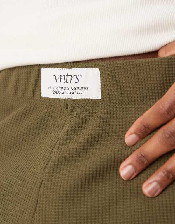 エイソス ASOS asos ASOS DESIGN 織りパッチ付きワッフルラウンジショーツ（カーキ） 部屋着 メンズ 男性 インポートブランド 小さいサイズから大きいサイズまで