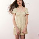 ミスセルフリッジ Miss Selfridge ミスセルフリッジのシャーリングパフスリーブプレイスーツ(ライトプリント) オールインワン レディース 女性 インポートブランド 小さいサイズから大きいサイズまで