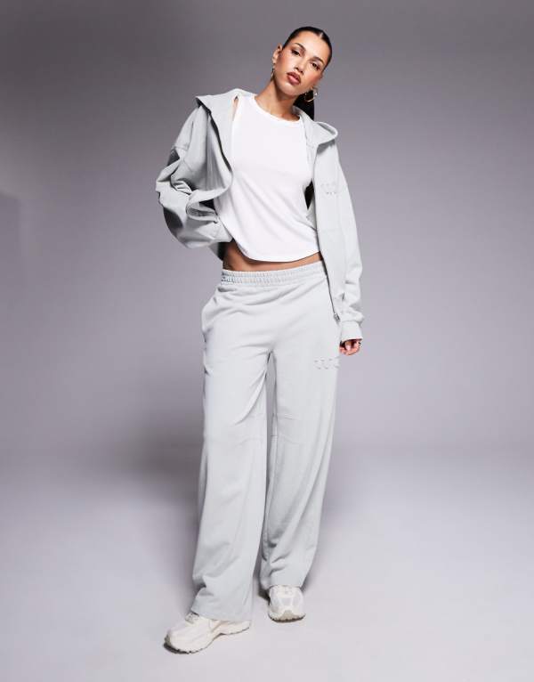 Weekend Collective のヘビーウェイト ジップスルー フーディー コーデ (ウォッシュド セージグリーン) トップス レディース 女性 インポートブランド 小さいサイズから大きいサイズまで