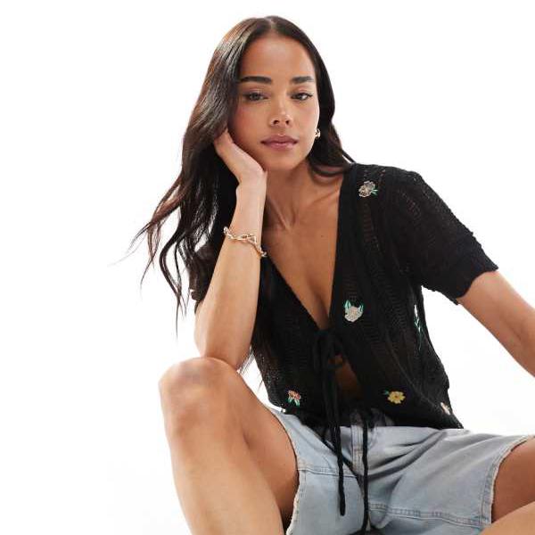 デイジーストリート Daisy Street デイジーストリートのニットカーディガン（花の刺繍入り、黒） トップス レディース 女性 インポートブランド 小さいサイズから大きいサイズまで