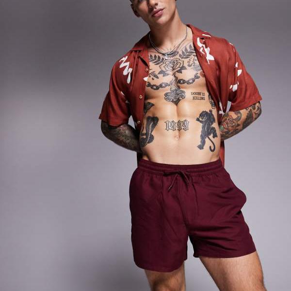 エイソス ASOS asos ASOS DESIGNのショート丈スイムショーツ(バーガンディ) 水着 メンズ 男性 インポートブランド 小さいサイズから大きいサイズまで