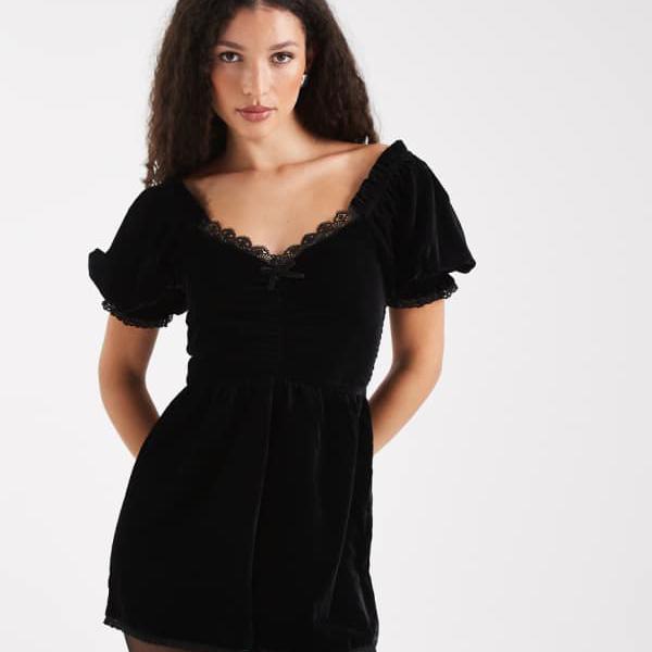 ミスセルフリッジ Miss Selfridge ミスセルフリッジのベルベットパフスリーブプレイスーツ（ブラック） オールインワン レディース 女性 インポートブランド 小さいサイズから大きいサイズまで