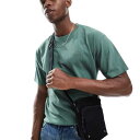 リーバイス Levi's リーバイスのトーナルロゴ入りスモールキャンバスクロスボディバッグ(ブラック) バック メンズ 男性 インポートブランド(4)