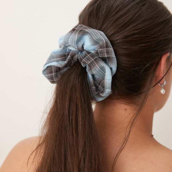 エイソス ASOS asos ASOS DESIGNのブルーとブラウンのタータンチェックのシュシュ アクセサリー レディース 女性 インポートブランド