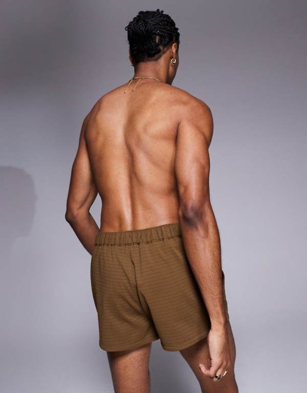エイソス ASOS asos ASOS DESIGNのテクスチャード加工のスイムショーツ（スーパーショート丈、ブラウン） 水着 メンズ 男性 インポートブランド 小さいサイズから大きいサイズまで