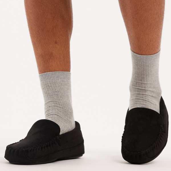エイソス ASOS asos ASOS DESIGNのモカシンスリッパ（ブラック、フェイクファーの裏地付き） 靴 メンズ 男性 インポートブランド 小さいサイズから大きいサイズまで