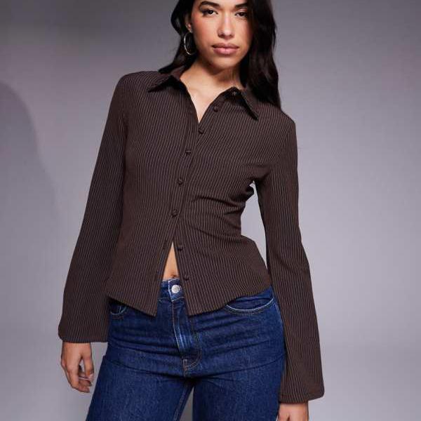 プリンセス・ポリー・アンニのチョコレート色のピンストライプのフレアスリーブシャツ パンツ ボトム レディース 女性 インポートブランド 小さいサイズから大きいサイズまで