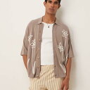 エイソス ASOS asos ASOS DESIGNのリラックスニットボタンスルーポロ(花柄、ブラウン) トップス メンズ 男性 インポートブランド 小さいサイズから大きいサイズまで