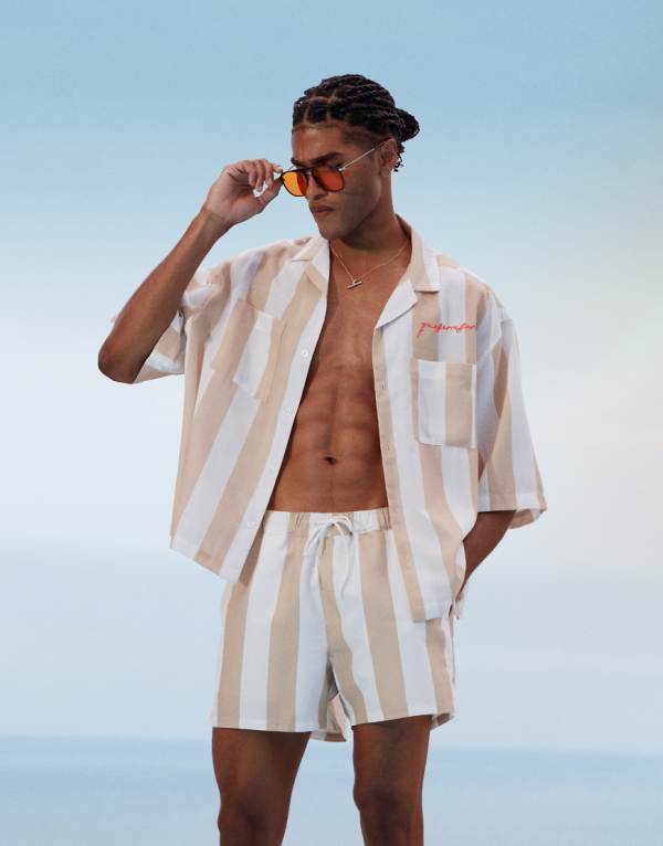 エイソス ASOS asos ASOS DESIGNのショート丈コーデュロイスイムショーツ（ニュートラルストライプ） 水着 メンズ 男性 インポートブランド 小さいサイズから大きいサイズまで