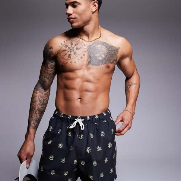 エイソス ASOS asos ASOS DESIGNのショート丈スイムショーツ（海藻プリント、ブラック） 水着 メンズ 男性 インポートブランド 小さいサイズから大きいサイズまで