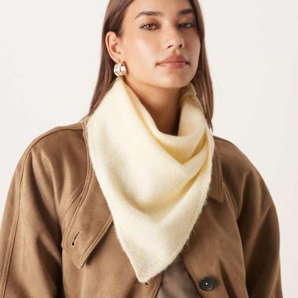 エイソス ASOS asos ASOS DESIGN ニット トライアングル スカーフ（バターミルクイエロー） レディース..