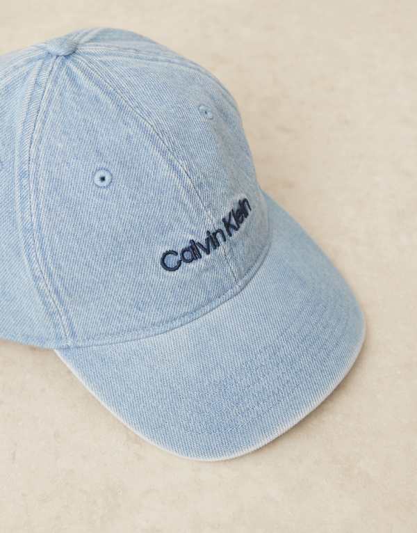 カルバンクラインジーンズ Calvin Klein Jeans カルバン・クライン・ジーンズの刺繍入りデニムロゴキャップ（ブルー） パンツ ボトム メンズ 男性 インポートブランド 小さいサイズから大きいサイズまで