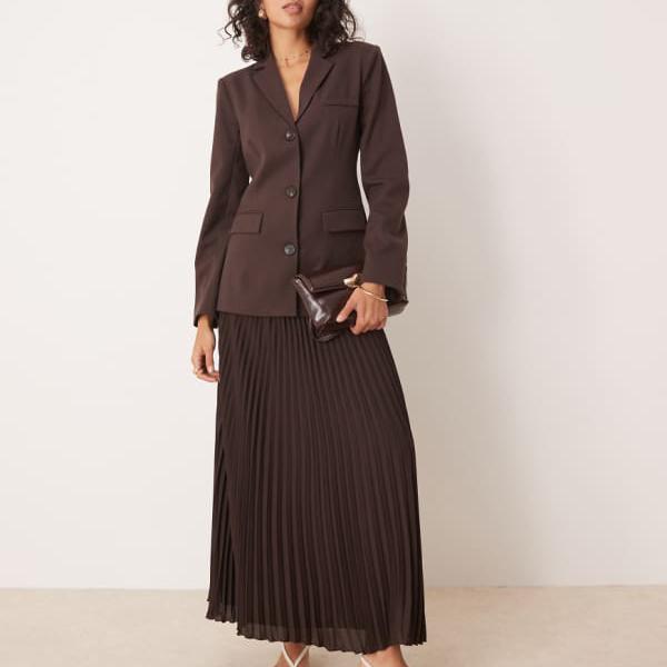 プリティーラビッシュ Pretty Lavish Pretty Lavishのチョコレートブラウンのプリーツマキシスカートコーデ スカート レディース 女性 インポートブランド 小さいサイズから大きいサイズまで