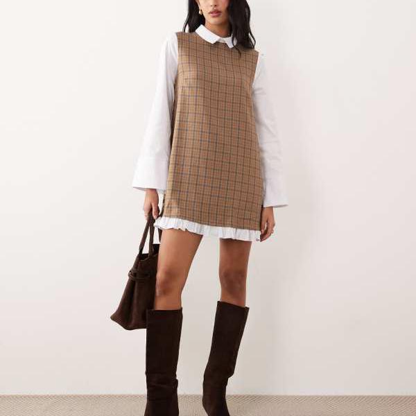 エイソス ASOS asos ASOS DESIGNのチェック柄ミニシャツドレス。裾にコントラストのあるフリル付き。 ..