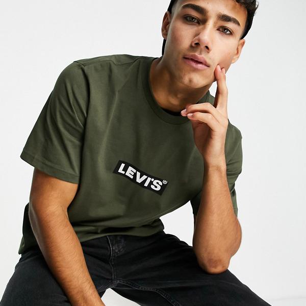 リーバイス Levi's 緑の小さなボックスタブのロゴが付いたリーバイスのTシャツ トップス メンズ 男性 インポートブランド 小さいサイズから大きいサイズまでのサムネイル