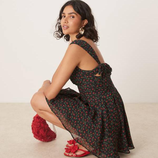 フォー・ラブ・アンド・レモンズ 8月のスイートハートミニドレス（ブラック・ディッツィー・ローズ） ..