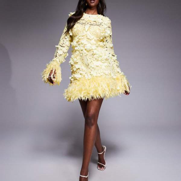 ASOS LUXE 3Dフローラル装飾、フェイクフェザートリム、バターミルクカラーのミニドレス ワンピース レ..