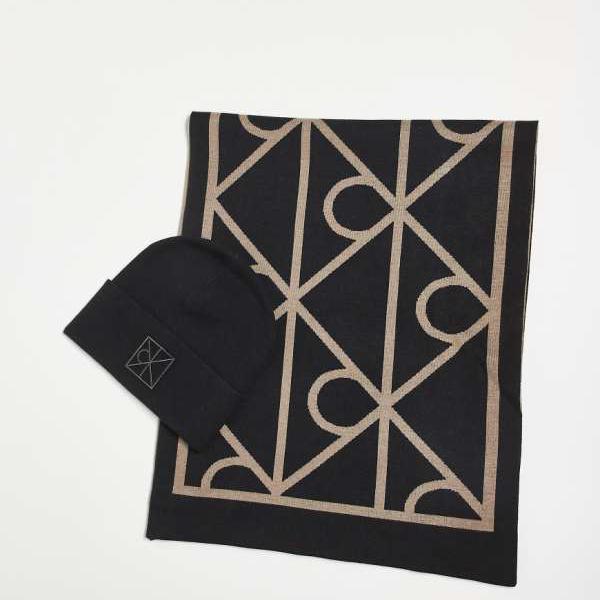 カルバンクラインジーンズ Calvin Klein Jeans カルバン・クライン・ジーンズのモノグラムビーニーとス..