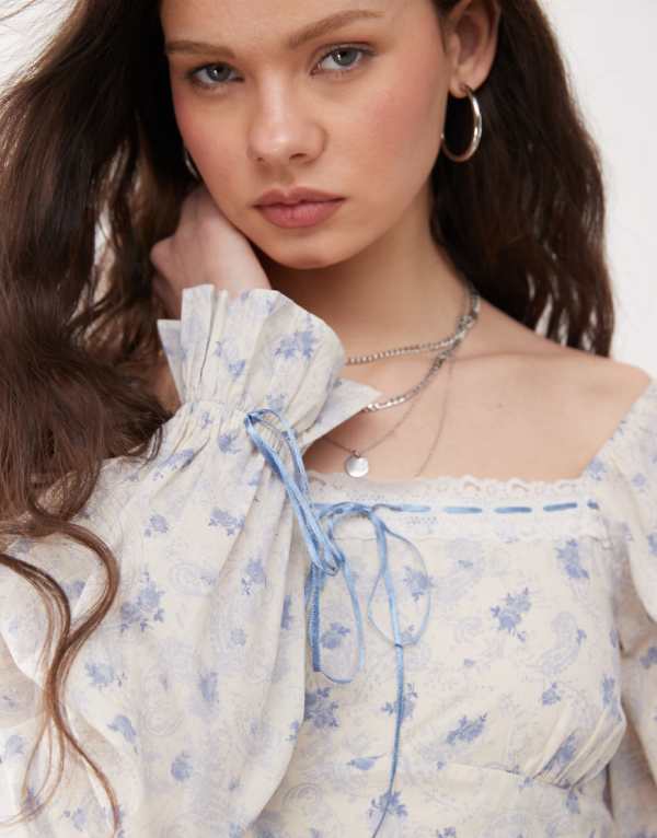 ミスセルフリッジ Miss Selfridge ミスセルフリッジのミルクメイドマキシドレス（ブルーフローラルプリント） ワンピース レディース 女性 インポートブランド 小さいサイズから大きいサイズまで