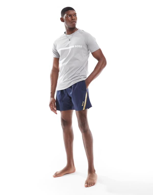 ネイビーとゴールドのボス・ローマン スイムショーツ 水着 メンズ 男性 インポートブランド 小さいサイズから大きいサイズまで