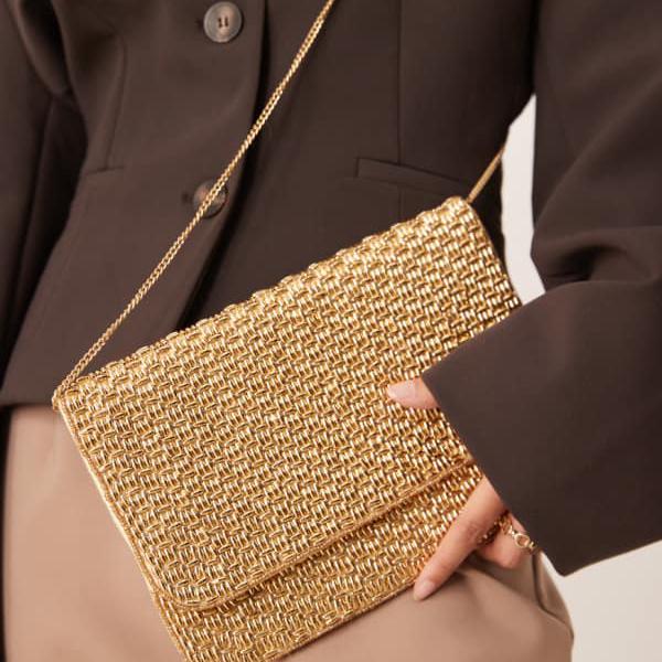 True Decadence テクスチャードエンベロープクラッチバッグ（ゴールド） 鞄 レディース 女性 インポートブランド