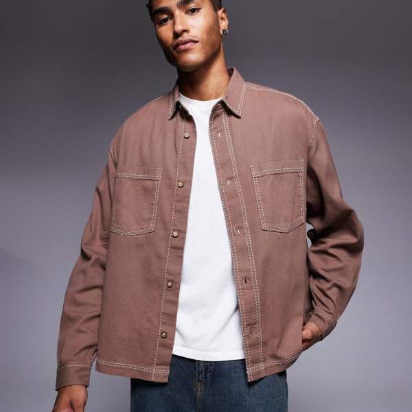 エイソス ASOS asos ASOS DESIGN コントラストステッチ レギュラーシャツ（ブラウン） トップス メンズ 男性 インポートブランド 小さいサイズから大きいサイズまで