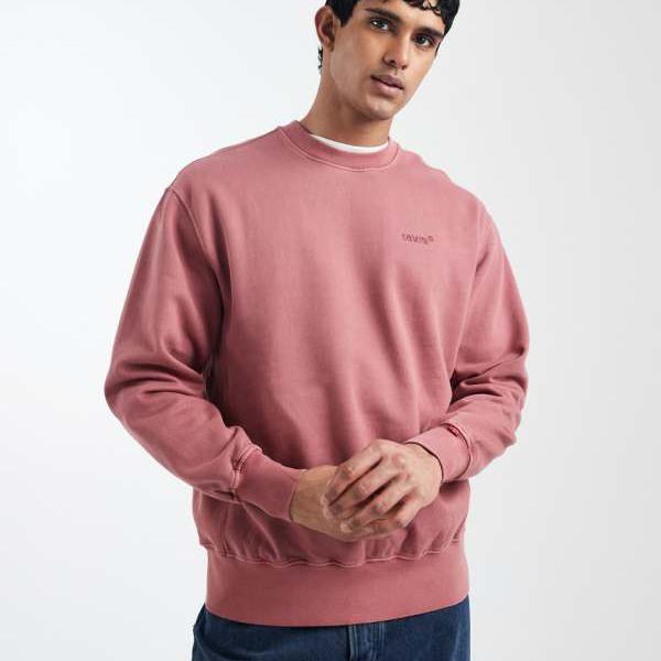 Sweat - リーバイス Levi's リーバイスの本物のガーメントダイクルースウェットシャツ（ウォッシュ加工レッド） トップス メンズ 男性 インポートブランド 小さいサイズから大きいサイズまで