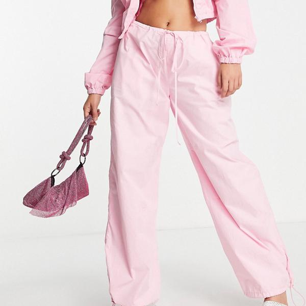 エイソス ASOS asos ASOS DESIGN パラシュートカーゴパンツ ピンクコーデ ボトム パンツ レディース 女性 インポートブランド 小さいサイズから大きいサイズまでのサムネイル