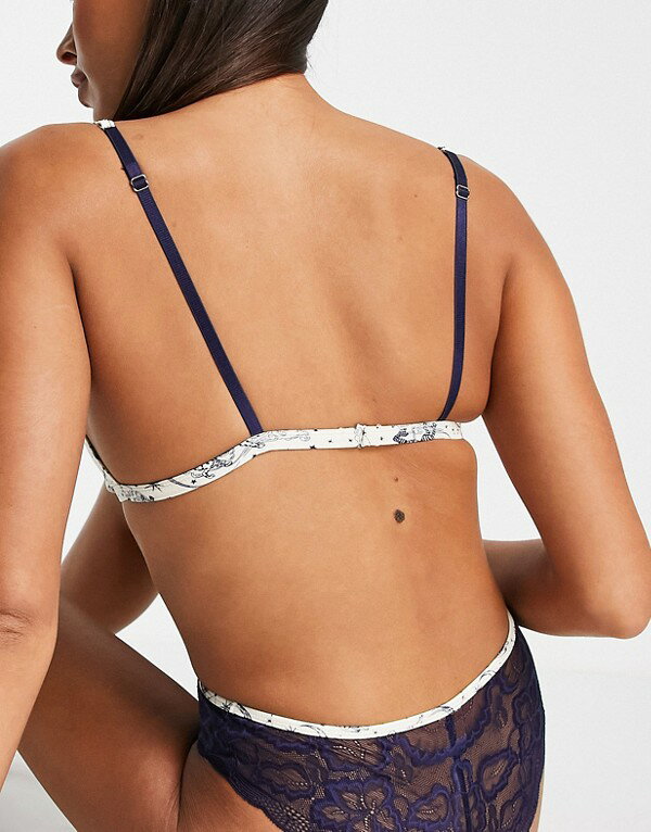 エイソス ASOS asos ASOS DESIGNセレスティアルプリントサテントライアングルブラ（クリーム＆ブルー） 下着 レディース 女性 インポートブランド 小さいサイズから大きいサイズまで