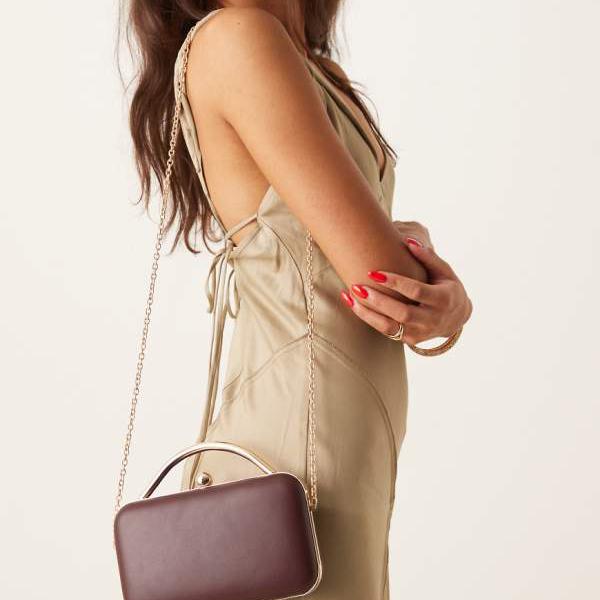 エイソス ASOS asos ASOS DESIGN コーティング ラウンドフレーム クラッチバッグ（バーガンディ） 鞄 レディース 女性 インポートブランド