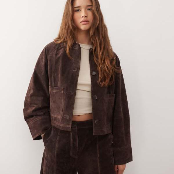 リクレイムドヴィンテージ Reclaimed Vintage ヴィンテージのリアルスエード製ボックス型トラッカージャケット（チョコレートブラウン） 帽子 レディース 女性 インポートブランド