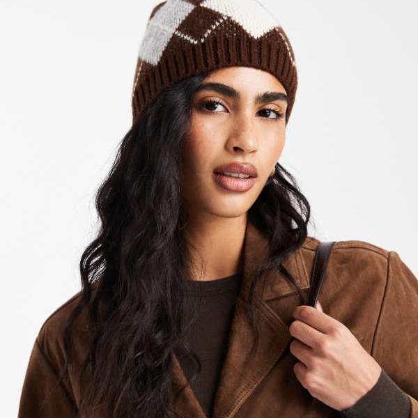 エイソス ASOS asos ASOS DESIGN チョコレート色のニットアーガイルビーニー 帽子 レディース 女性 インポートブランド